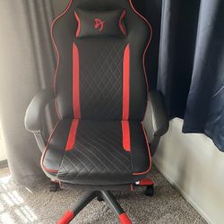 Gaming Chair With Footrest 