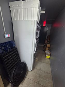 Stand up freezer