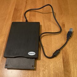 USB A 3.5” Floppy Drive + x15 Blank 3.5” Floppy Disks + USB A to P-ATA/IDE, + USB  A to SATA Hard Drives connectors