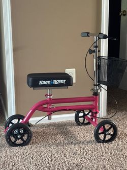 KneeRover Steerable Knee Scooter (mobility aid)
