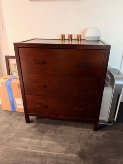 World Market Dresser