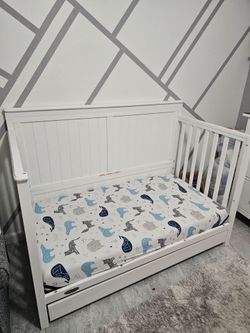 Graco Hadley crib with mattress