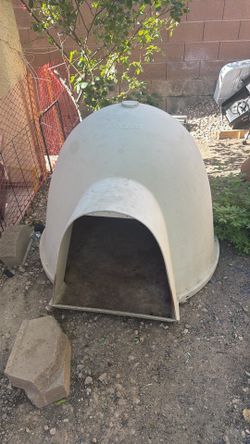 Dogloo ; dog house