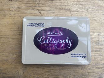 Mont Marte Calligraphy Pen Set,33 Piece, 4 Pens,5 Nib Grades 20 Inks,Pump,Book