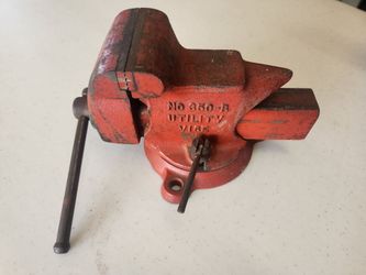 *** VINTAGE BENCH VISE ***