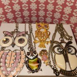 #2124, VINTAGE 1970's THE DECADE OF THE OWL JEWELRY, NECKLACES & PENDANTS
