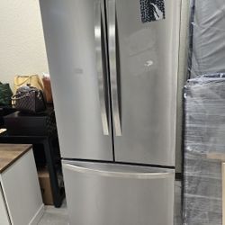 Like New 
Kenmore Counter-Depth 17.5-cu ft 3 -Door French Door Refrigerator with Ice Maker ( Stainless Steel ) ENERGY STAR Certified