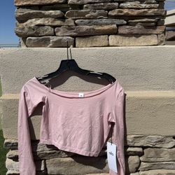 Alo pink NWT asymmetric courtier glow long sleeve women’s size small (4-6)  Asymmetric neckline and a cropped hem. True to size.  Fabric: lightweight 