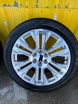 285/45r22 Chevy rim 22in silver
