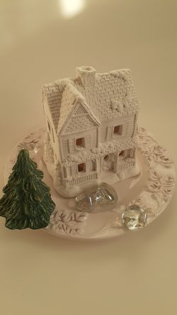 Christmas Decoration (Little lit up hse.)