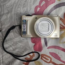 Nikon Coolpix S8100