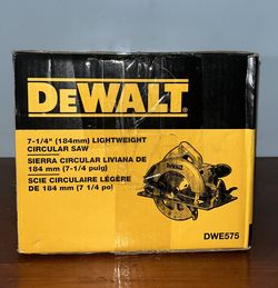 POWERFUL 7 -1/4 LIGHTWEIGHT DEWALT CORDED SAW