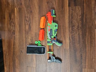 NERF Vortex Praxis w/ 2 Magazines, Vortex Ammo Bag, and Darts