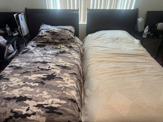 2 Twin Size Bed With The Mattress And The Box