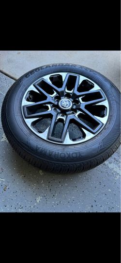 Toyota Alloy Wheel with Yokohama Geolandar Tire Size : 265.60.R20