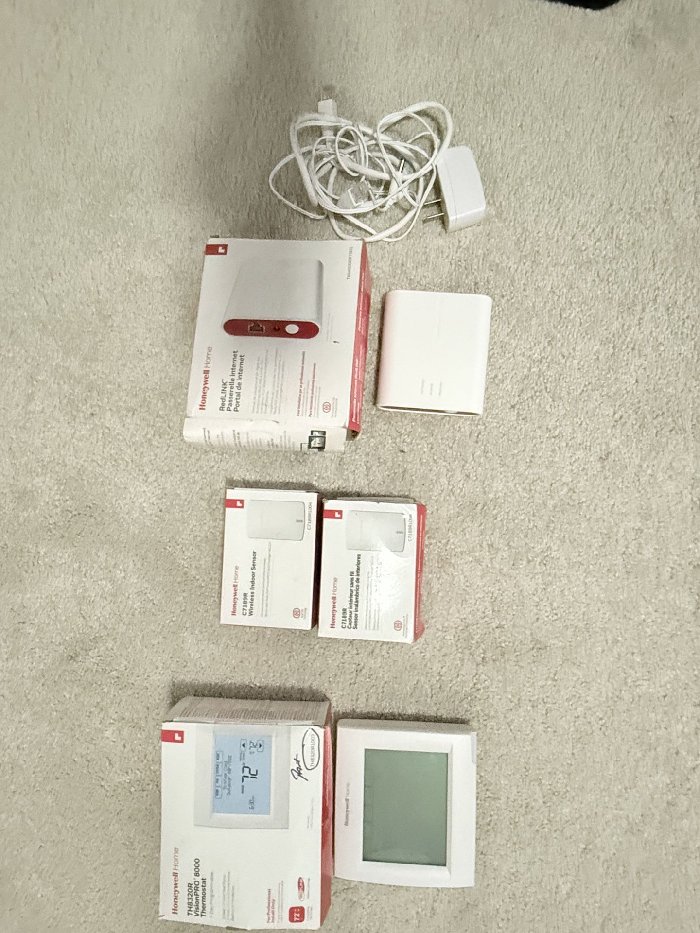 Honeywell VisionPRO 8000 Thermostat + RedLINK Gateway + 2 Sensors