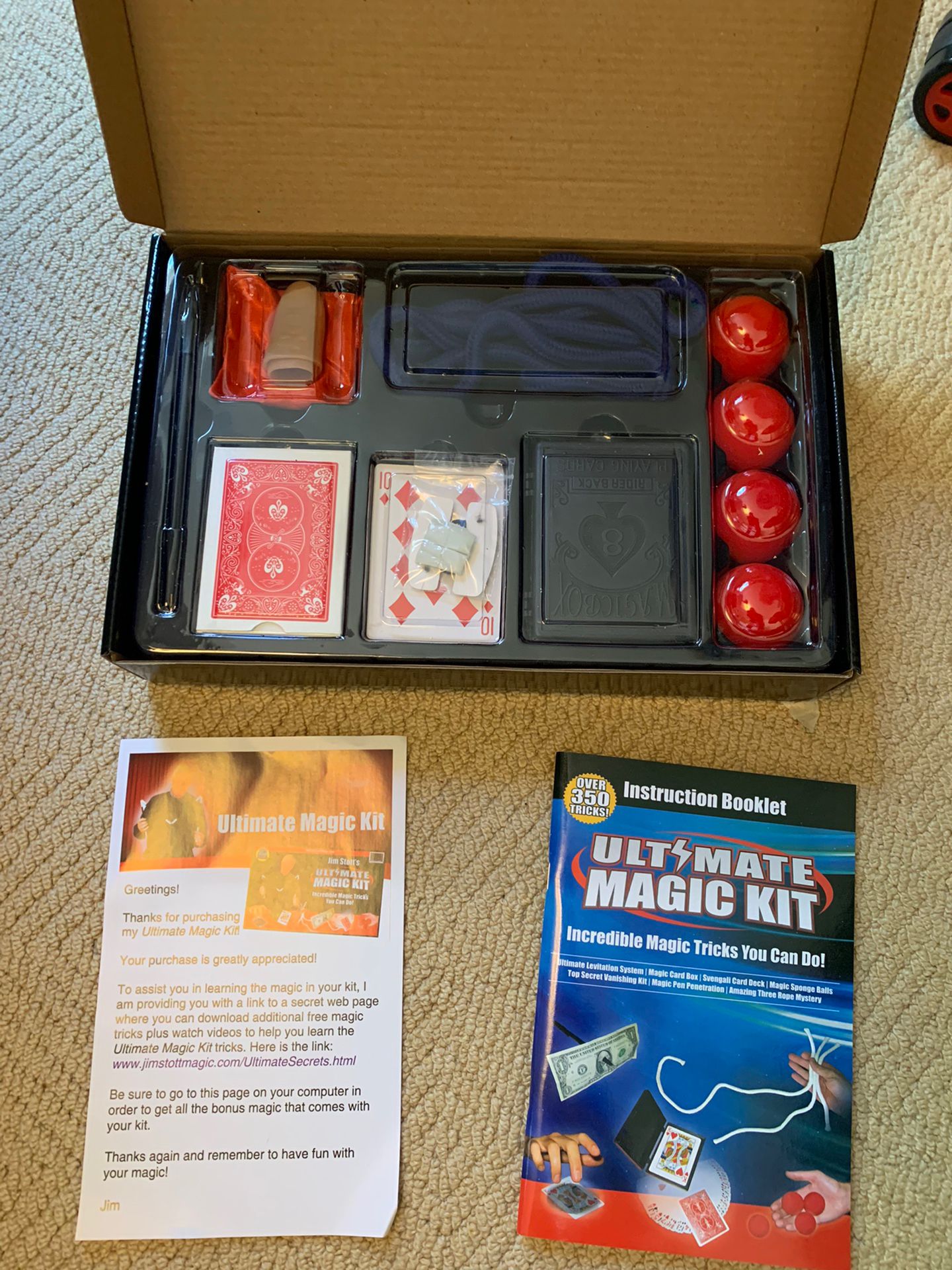 UNUSED Magic Kit and Book of Tricks
