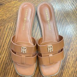 NEW Tommy Hilfiger Women's slide sandals size 7.5