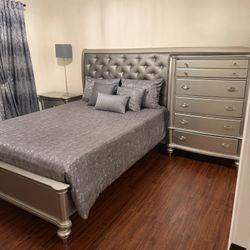 Bedroom Furniture Set 