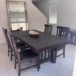 Expandable Dining Table 