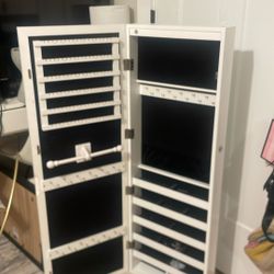 Jewelry mirror 