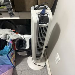 2 Ventiladores De Torre LASKO  $30 Cada Uno $50 Por Los Dos 