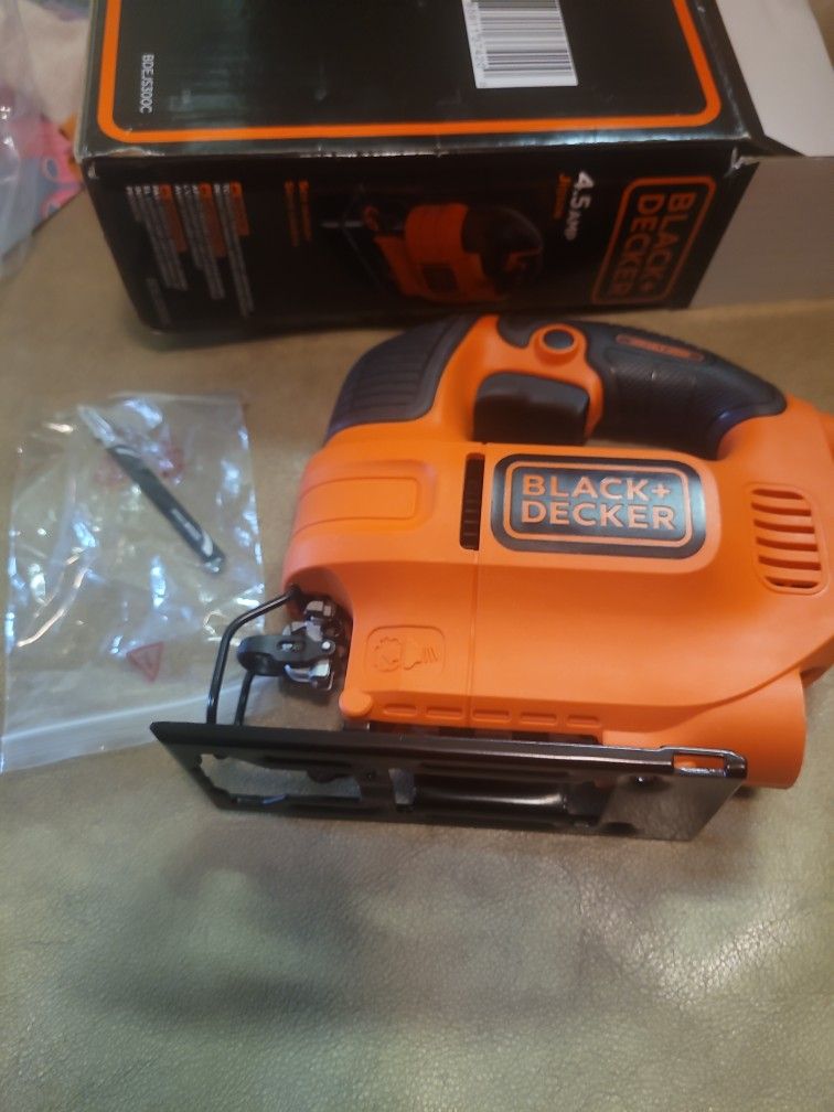 BLACK+DECKER 4.5-Amp Variable Speed Keyless Corded Jigsaw
BDEJS300C