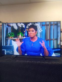 65 inch Roku 4k smart tv beautiful tv comes with remote control shows great quality clear picture works perfect guaranteed
