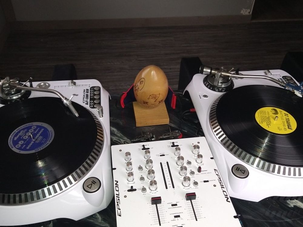 Epsilon Turntables Direct Drive Like New