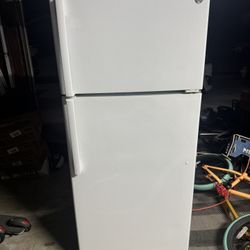 GE Apartment Sized Refrigerator 