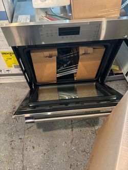New Thermador 30 Inch Wide Masterpiece Single Electric Wall Oven With SoftClose Hinges Model: ME301YP |