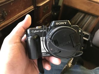SONY CYBERSHOT 8.1 megapixels great camera