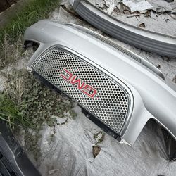 07 Gmc Rear And Front Bumper