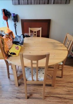 Round Wood Dining Table( extend to 6-8 people serving size)