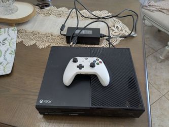 Xbox One - includes console, controller, power cord