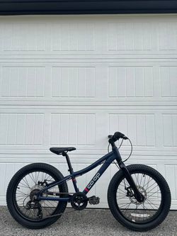 REI Co-op Cycles REV 20 Kids’ Mountain Bike – 6-Speed Children Bicycle Disc Brakes