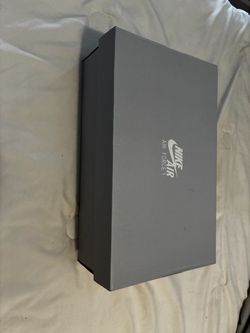 Men’s White AF1s size 9