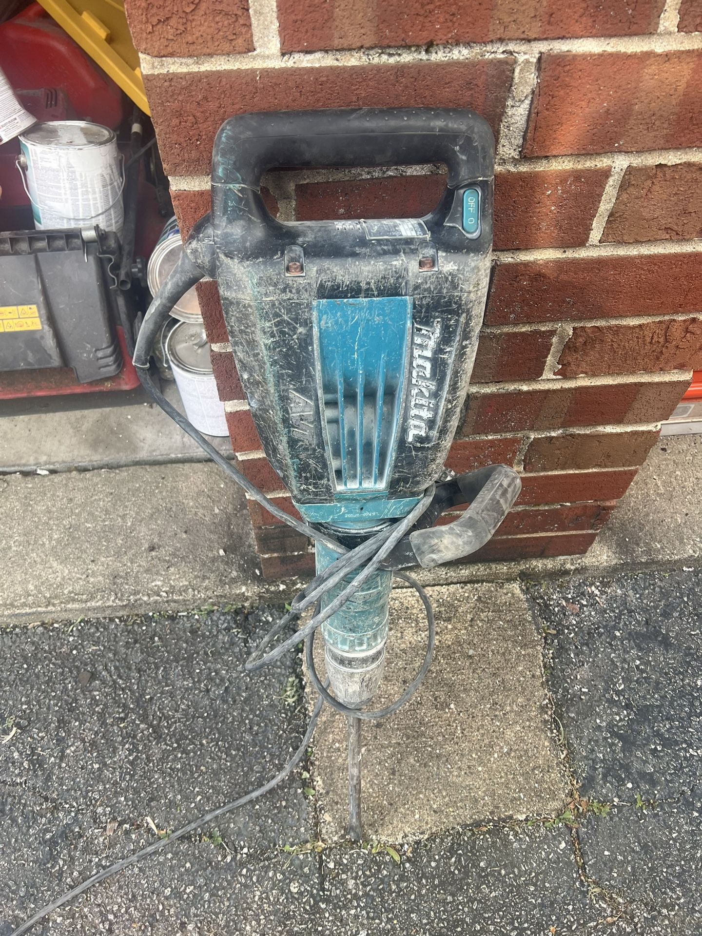 Makita demolition hammer With But
