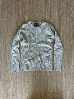 Banana Republic women's light grey long sleeve cashmere sweater