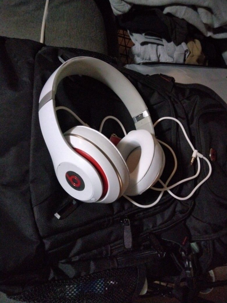 Beat Studio White Almost New