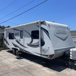 2011 Lance 27 Foot 