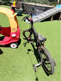 a Kent 18” BMX bike with training wheels installed