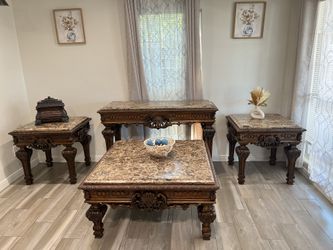 Mármol Table Set In Very Good Condition 