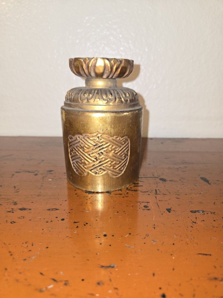 Vintage Chinese Base Stands gold color on wood.
Overall diameter. 4 1/2 Height. 3 1/2" L , 2 1/2 D diameter, nothing broken, good condition.