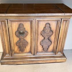Vintage Buffet Dry Bar Two Door Cabinet Swanky 70’s Expanding top flips open