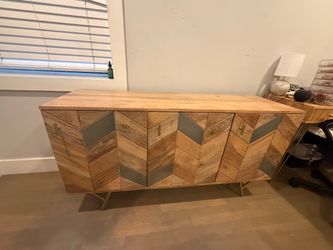 Adorable Credenza - Excellent Condition!
