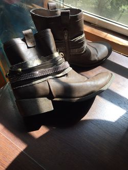 Girls boots size 5