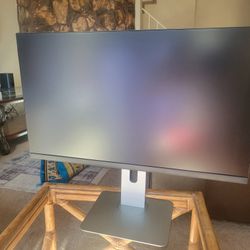 Dell Ultra Sharp Monitor 
