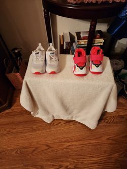 NIKE SNEAKERS