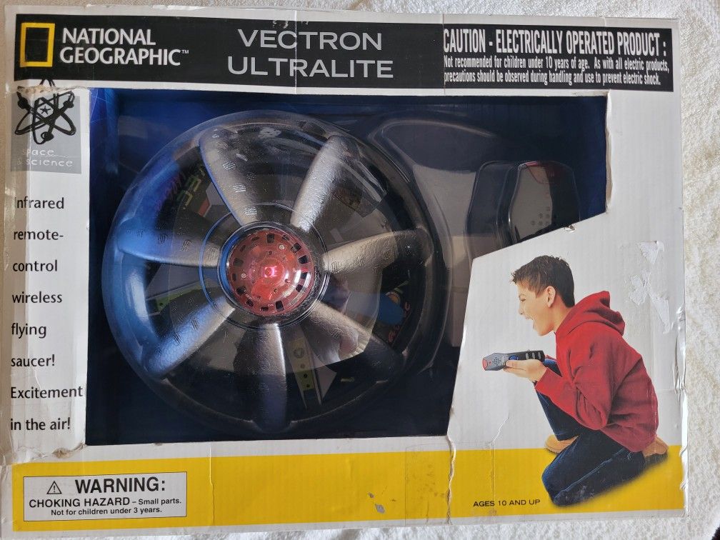 VECTRON ULTRALITE -by National Geographic - REMOTE CONTROL WIRELESS FLYING SAUCER - BRAND NEW!!